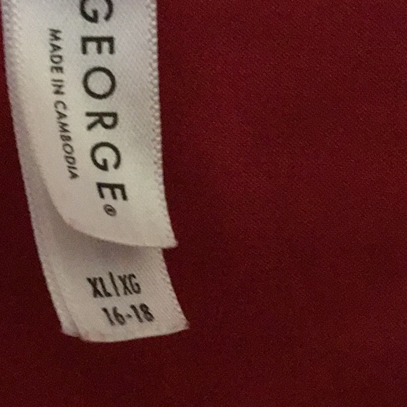 Red Robe mid thigh - Picture 2 of 3